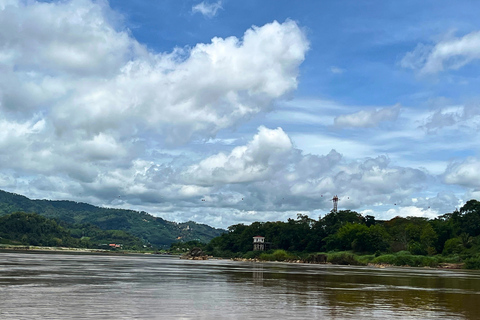 Chiang Mai: 2-Day Luang Prabang Slow Boat Tour & Hotel Chiang Mai:2-Day River Cruise to Luang Prabang&Pak Ou Caves