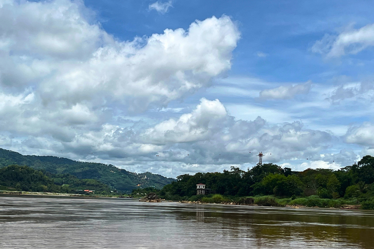 Chiang Mai: 2-Day Luang Prabang Slow Boat Tour & Hotel Chiang Mai:2-Day River Cruise to Luang Prabang&Pak Ou Caves