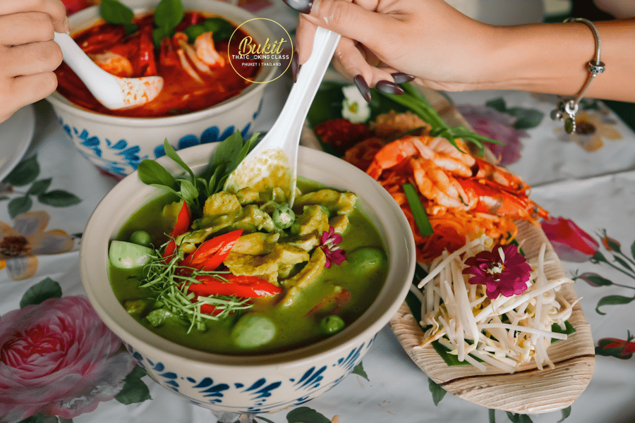 Bukit: Thai-Kochkurs auf Phuket. Foto: GetYourGuide