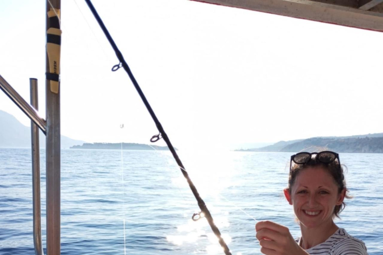 Chania: Angelausflug mit Frühstück und SchwimmenChania: Fischerbootfahrt mit Frühstück und Bademöglichkeit