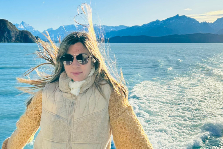 GLACIERS GOURMET Perito Moreno Navigation Full service VIP service *WITH* Transfer, Gourmet Menu & FOOTBRIDGES