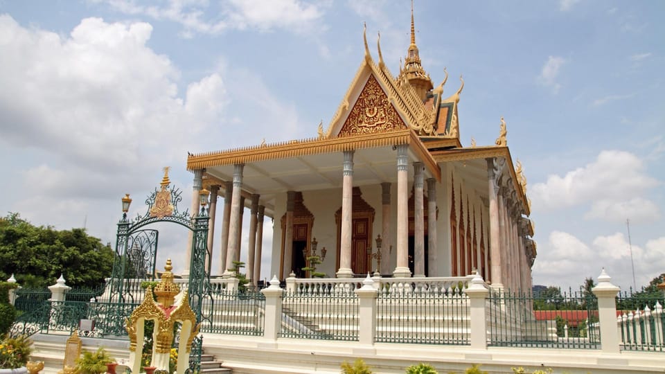 phnompenh-wat-phnom-kr-lovsk-pal-c-a-n-rodn-muzeum-getyourguide