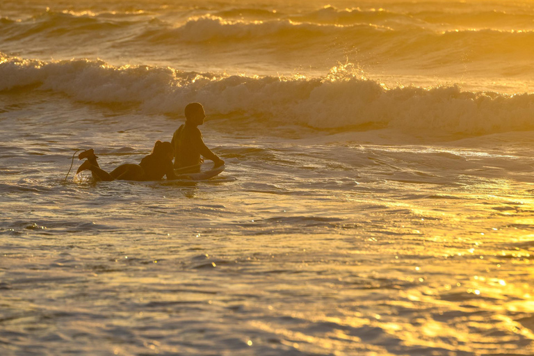Porto: Surfing w małej grupie z transportemDoświadczenie surfingowe w małej grupie z transportem w Porto
