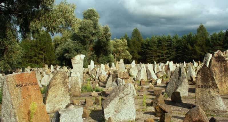 Varsovia: Visita guiada al campo de exterminio de Treblinka | GetYourGuide