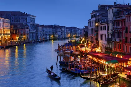 Venedig: Private nächtliche Gondelfahrt