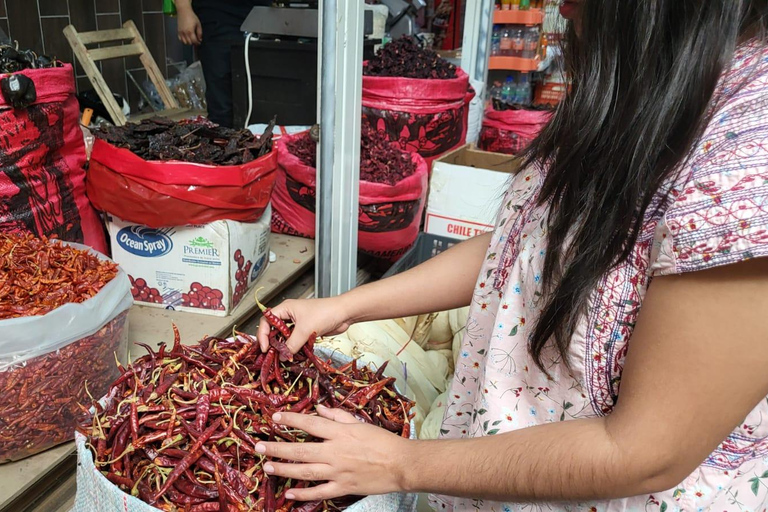 Messico: Corso di preparazione della salsa in un mercato con uno chef