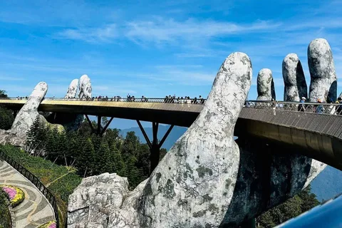 Desde el puerto de Chan May: al Puente Dorado o a la ciudad de Hoi An en coche