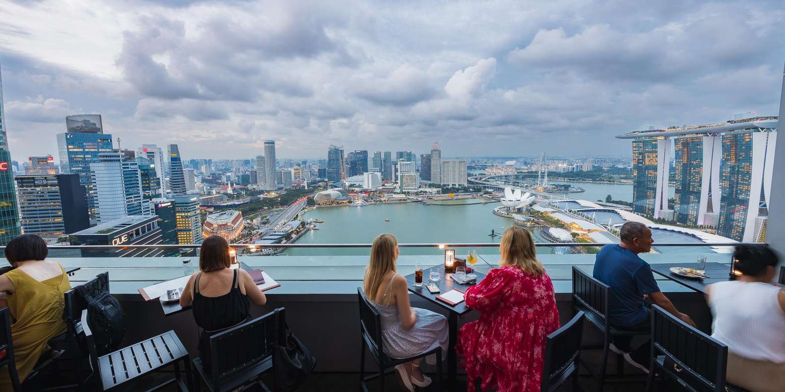 シンガポールLeVeL33 クラフト・ブリュワリー・レストラン＆ラウンジ