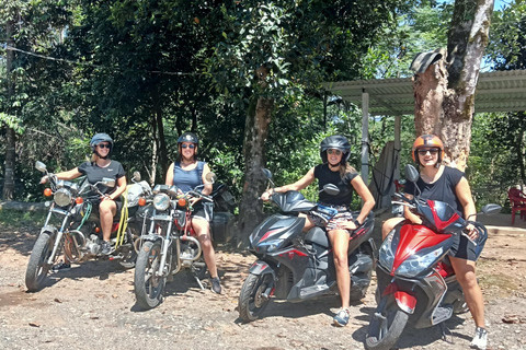 HAI VAN PASS RONDRIT OP DE MOTOR VANUIT HOI AN/ DA NANG