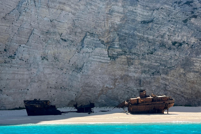 Zakynthos: plaża wraku statku i błękitne jaskinie - wycieczka prywatna