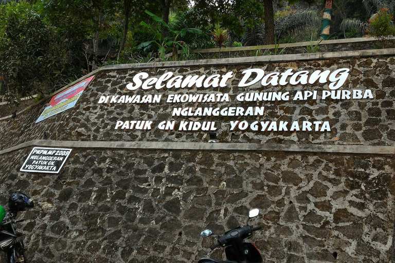 Yogyakarta: Nglanggeran Ancient Volcano Climbing Tour