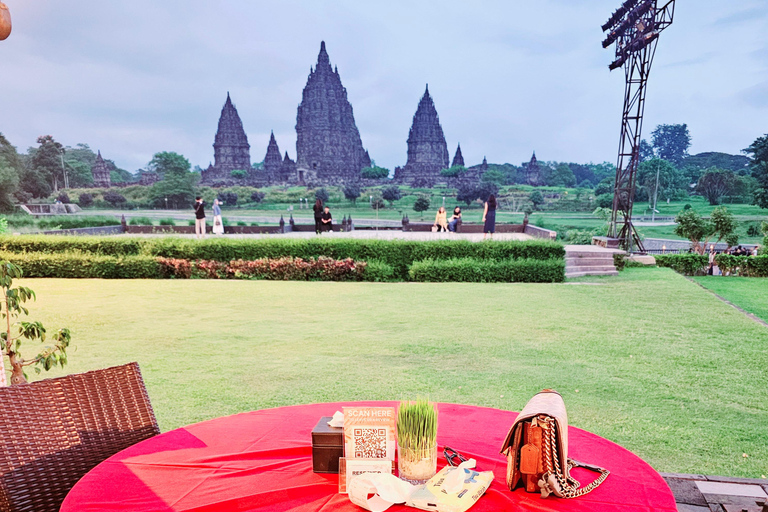 Templi e sapori: tour di Prambanan con fotografo e pranzoTempli e gusto: tour di Prambanan con fotografo e pranzo