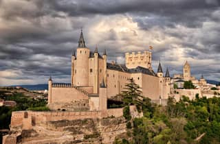 Ab Madrid: Tagestour nach Segovia mit Eintrittskarte für den Alcázar