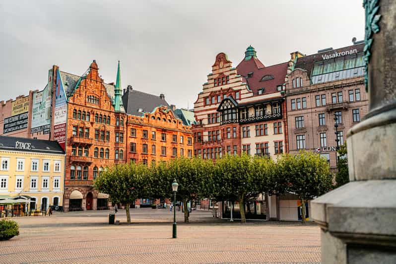 Malmö Family Adventure: Castle & Gardens Walking Tour
