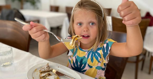Vienna: Wiener Schnitzel and Strudel Cooking Class