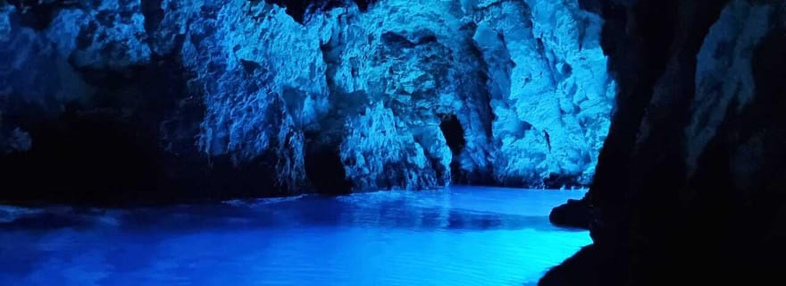 Excursion en bateau rapide dans les grottes bleues depuis Trogir