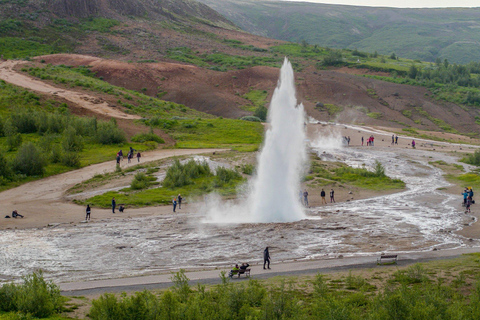 Iceland’s Iconic Landmarks: A 5-Day Ring Road AdventureWithout Extra Options