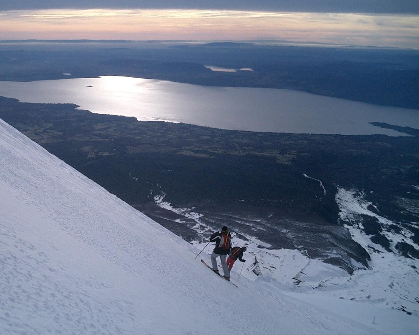 Aufstieg zum Vulkan Villarrica mit Skiern