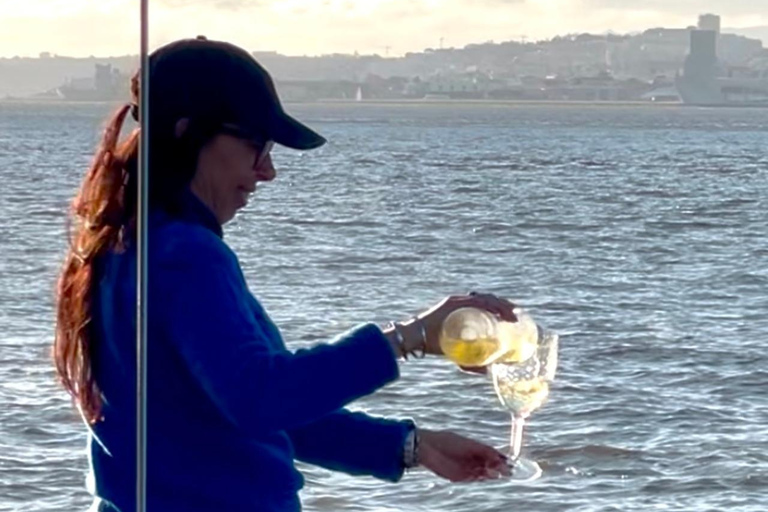 Lisboa:Sunset Sailing Tour at Tagus River with welcome drink