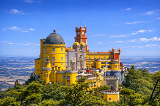 Lisboa: Sintra, Pena, Regaleira, Roca Coast, & Cascais Tour
