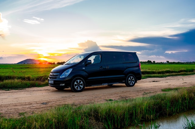Private Car Siem Reap to Phnom Penh with Spider Market Visit
