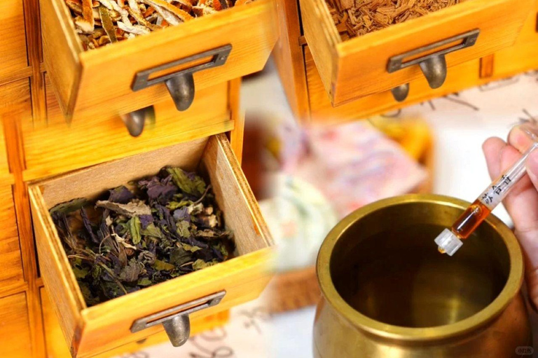 Hangzhou TCM ：Pulse diagnosis & herbal bag & Cupping Pulse diagnosis + traditional Chinese medicine sachets