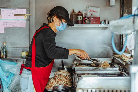 Taipei: Formosa Flavours Food Tour with 12+ Tastings