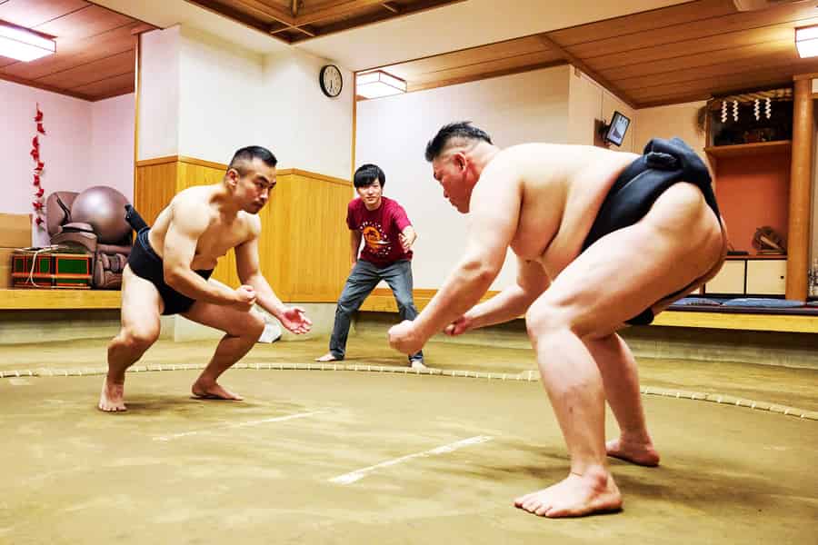 Tokio: Sumo-Erlebnis mit Live-Show und Publikumswettbewerb. Foto: GetYourGuide Tokio: Sumo-Erlebnis mit Live-Show und Publikumswettbewerb. Foto: GetYourGuide