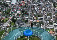 Banos Tour -Treehouse en Devils Cauldron Waterfall - Housity