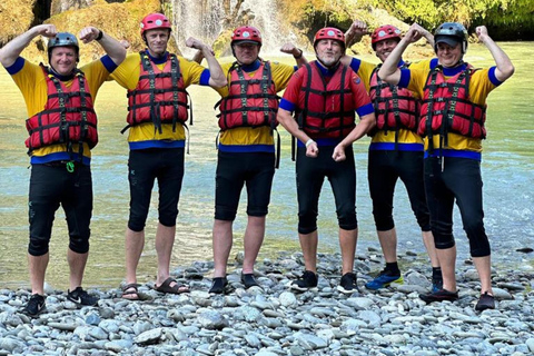 Kajakpaddling i floden Viosa - AlbanienGjirokastra:Kajakpaddling i floden Viosa