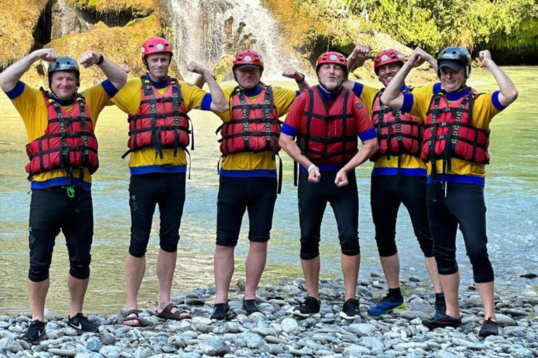 Kayak en el río Viosa - AlbaniaKayak en el río Viosa