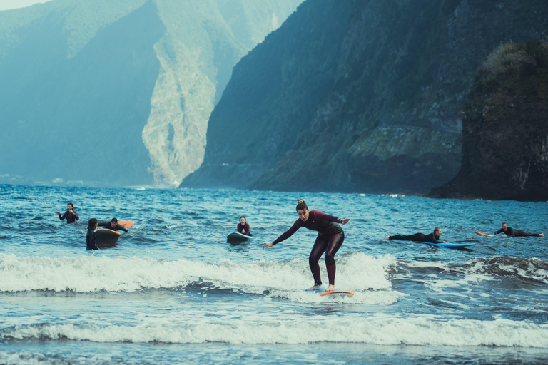 Madeira : Experiencia de surf para todosClase de surf en grupo semiprivado