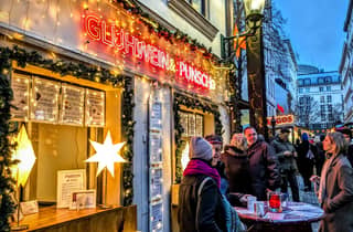 Wien: Weihnachtsmarkt Foodtour und Drinks Tour