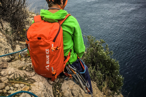 Séance de découverte de l'escalade dans les Calanques près de Marseille