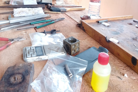 Unawatuna: Traditional Jewelry Making & Gemstone Workshop