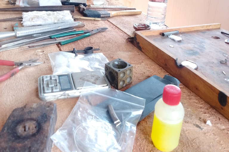 Unawatuna: Traditional Jewelry Making & Gemstone Workshop