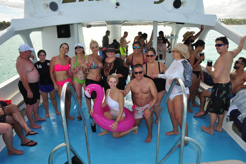 Punta Cana: Katamaran-Partyboot mit offener Bar und SnacksKatamaran Partyboot mit offener Bar in Punta Cana