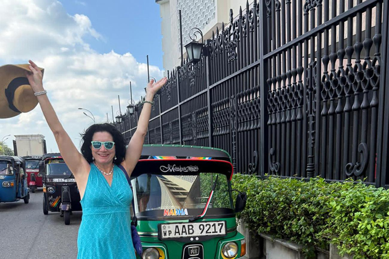 Colombo: Cruise Shore Excursion by Tuk Tuk & Tea Tasting