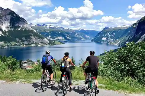 Private tour Hardangerfjord bike§cruise vøringsfossen hiking
