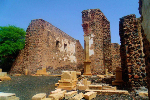 Praia: Cidade Velha and Praia Guided Tour