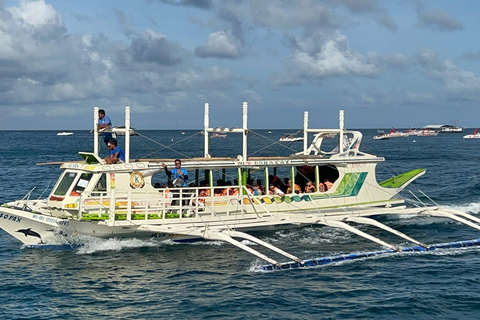 Boracay Budget Shared Boat Island Tour with Lunch