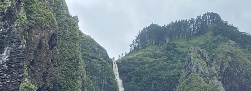 Île de Nuku Hiva : aventure à Hakaui avec Ana et Tangy