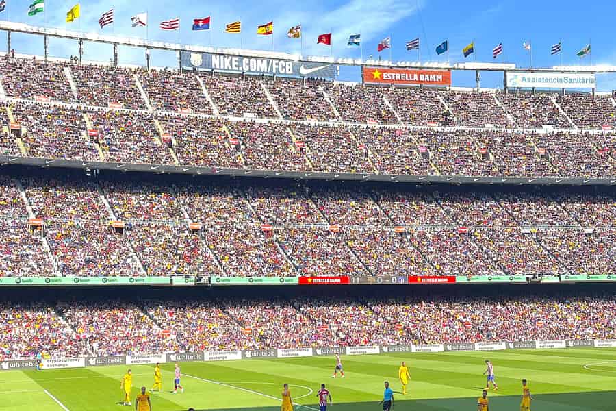 Barcelona: FC Barcelona Spiel mit Fanplätzen und lokalem Gastgeber. Foto: GetYourGuide