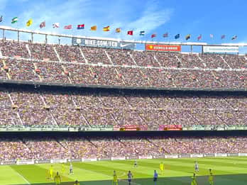 Barcelona: FC Barcelona Spiel mit Fanplätzen und lokalem Gastgeber