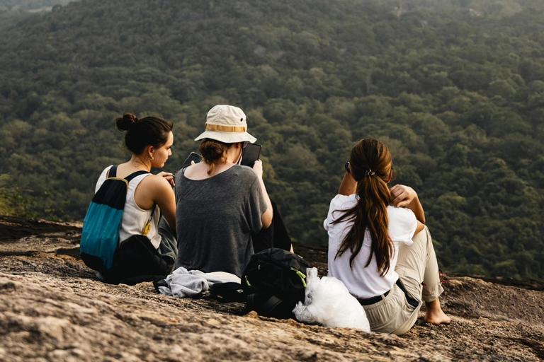 Colombo: a la Roca de Pidurangala y Excursión al Pueblo con Safari