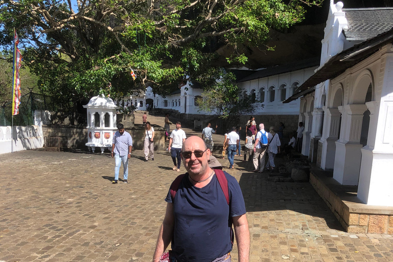 Excursão particular de 1 dia a Sigiriya e DambullaTour começando na área de Negombo