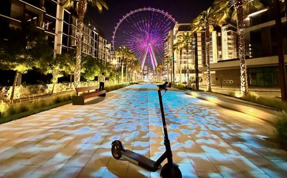 Dubai : Escooter Kleingruppen-Highlights-Tour mit Guide