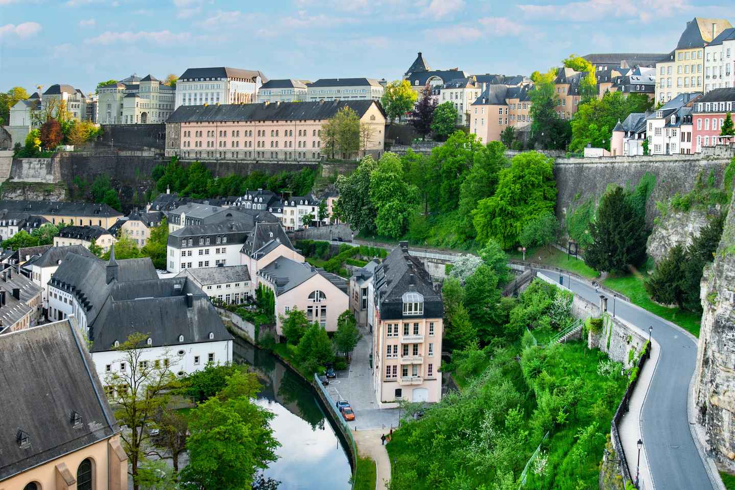 Luxembourg: Intro Walking Tour with a Local