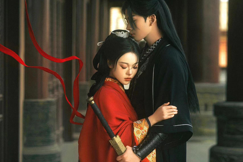 Old Shanghai: Hanfu Photoshoot Walking Tour Experience