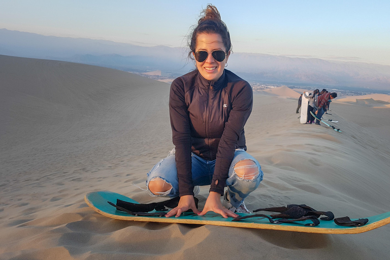 从利马出发：巴列斯塔斯群岛、瓦卡奇纳沙滩越野车和沙板滑行不返回利马